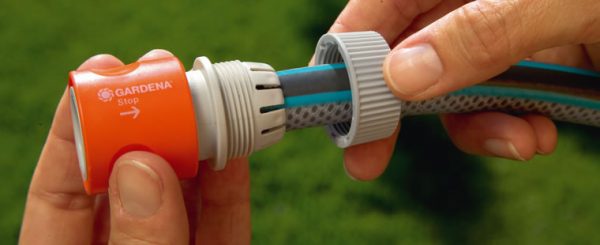 SET DI BASE GARDENA 8175-20 CON LANCIA REGISTRABILE COMPLETA DI RACCORDI E ATTACCO RAPIDO PER RUBINETTO -6940