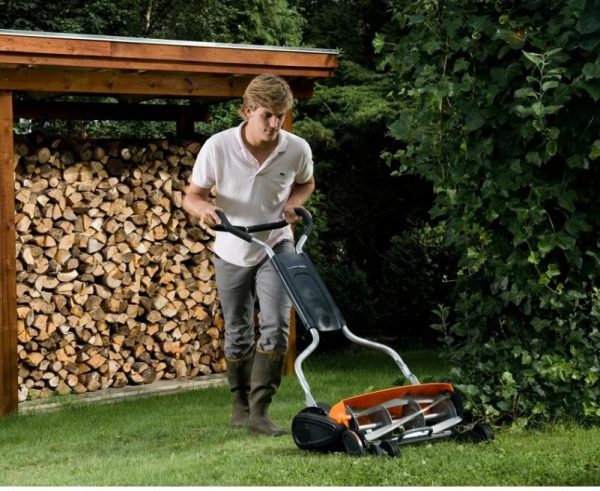 manico ergonomico con impugnatura imbottita e regolabile in altezza