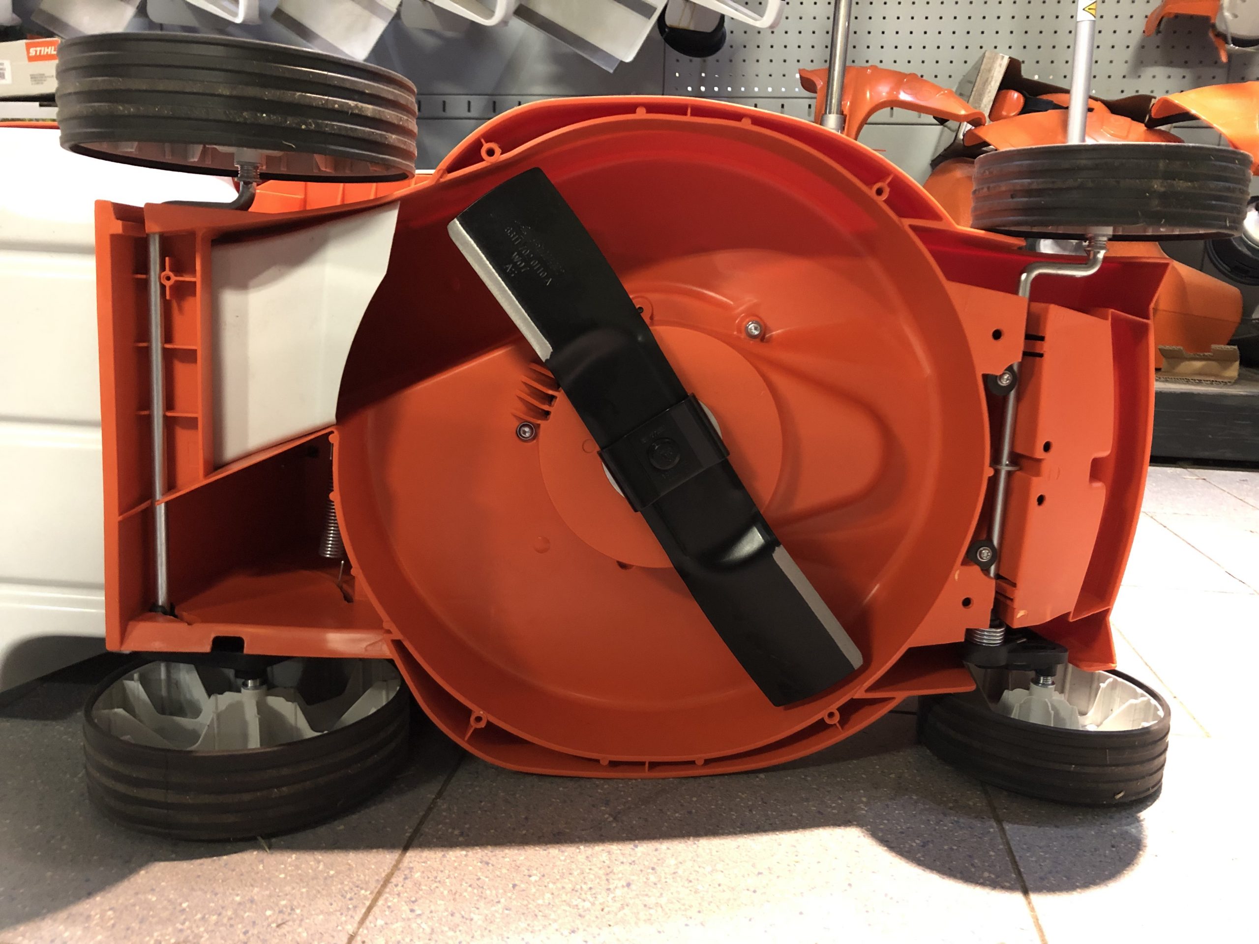 Tagliaerba a batteria Stihl RMA 235 - alliastore