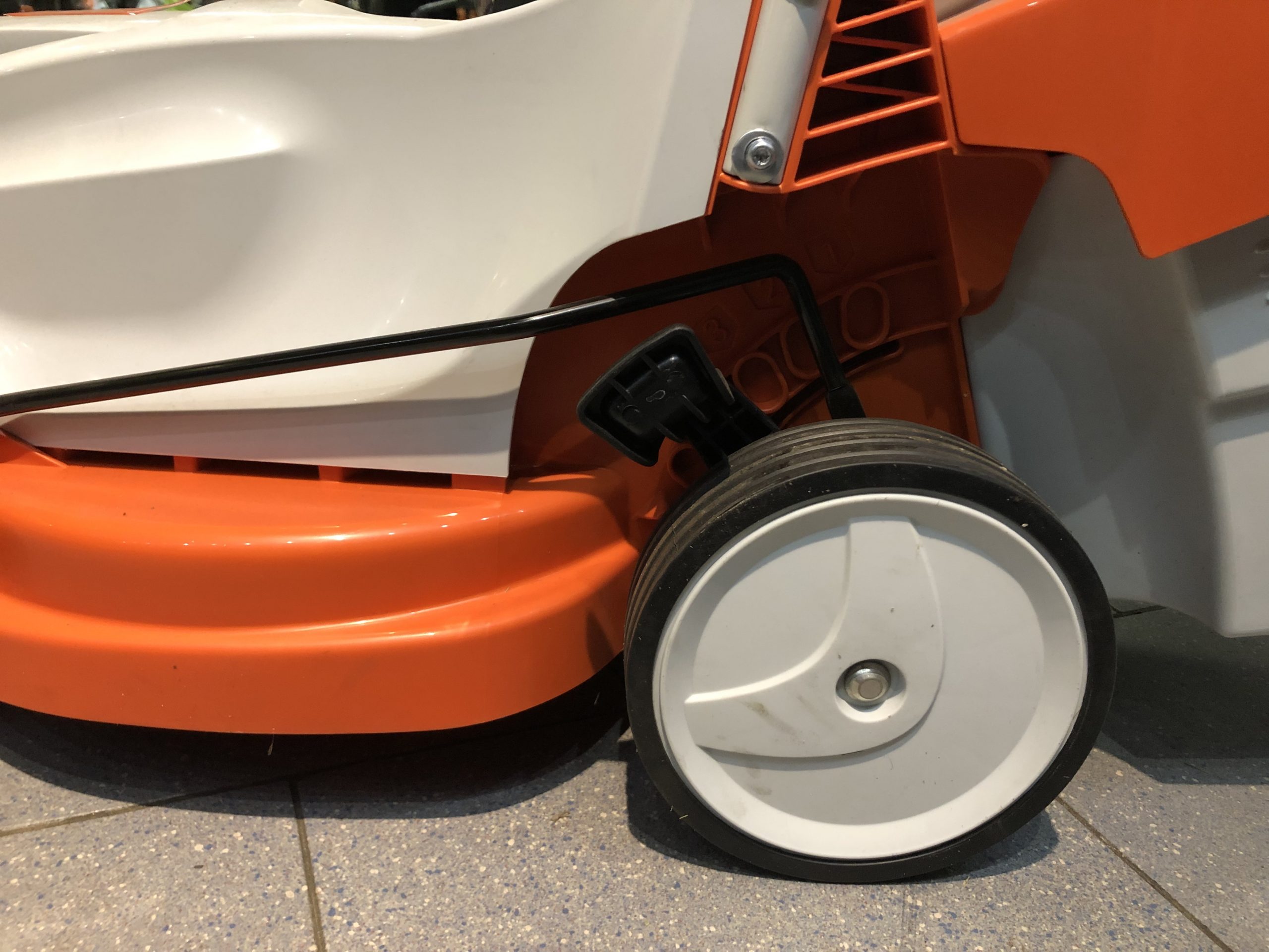 Tagliaerba a batteria Stihl RMA 235 - alliastore