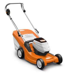 TAGLIAERBA A BATTERIA STIHL RMA 443 CON BATTERIA AP 200 E CARICABATTERIA AL 101-0