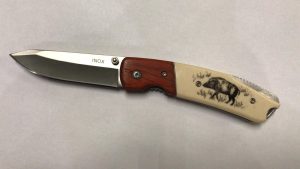 coltello con immagine cinghiale