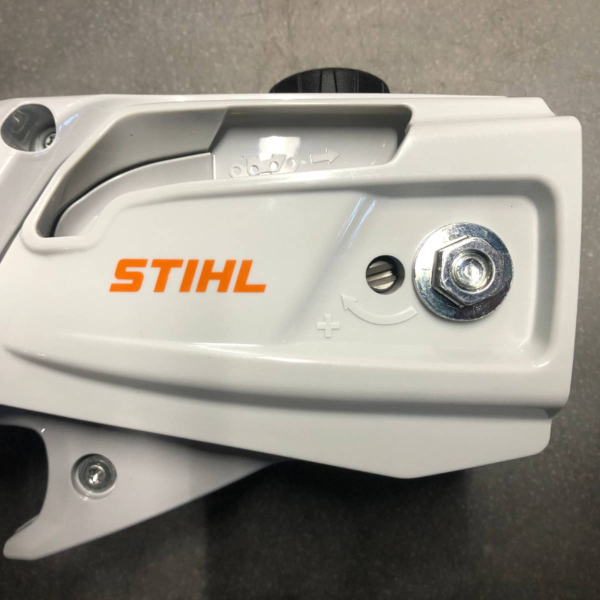 Potatore-Sramatore-a-batterie-Stihl-HTA50-con-batteria-AK20-e-caricabatterie-AL101-alliastore
