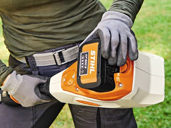 Tosasiepe-allungato-Stihl-HLA135-alliastore